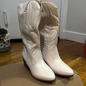 White Cowboy Boots - Qupid